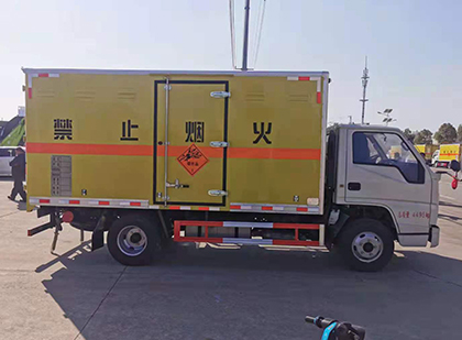 营口爆破器材运输车工人安全操作规范与智能技术保障